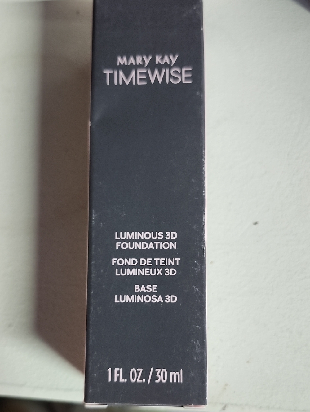 Mary Kay TimeWise Luminous 3D Foundation - Black Packaging